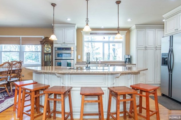 45 Sequoia Pl, Wayne NJ  07470-5149 exterior