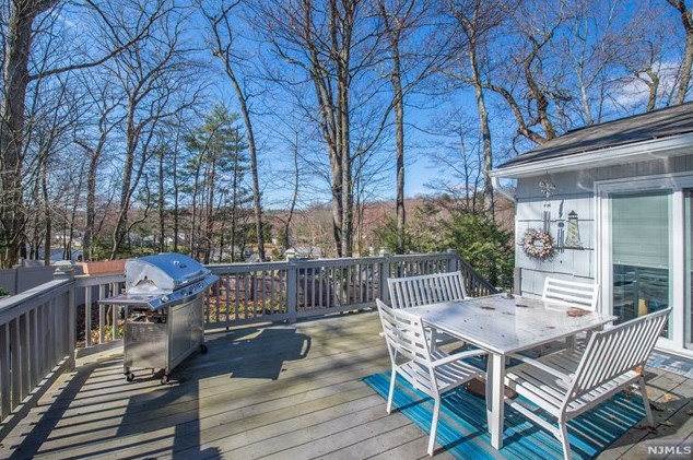 45 Sequoia Pl, Wayne NJ  07470-5149 exterior