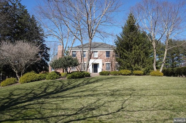 323 W Saddle River Rd, Upper Saddle River, NJ 07458