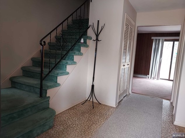 338 Queens Ct, Ridgewood, NJ 07450