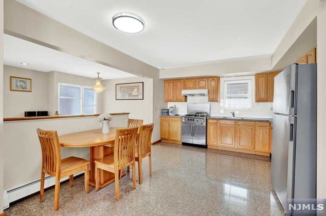 729 2nd St, Secaucus NJ  07094-3131 exterior