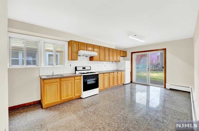 729 2nd St, Secaucus NJ  07094-3131 exterior