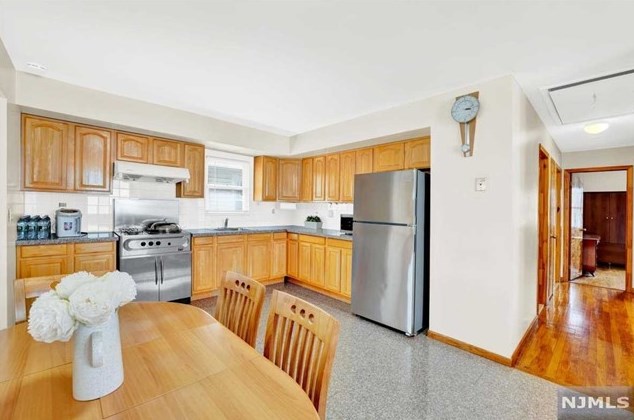 729 2nd St, Secaucus NJ  07094-3131 exterior