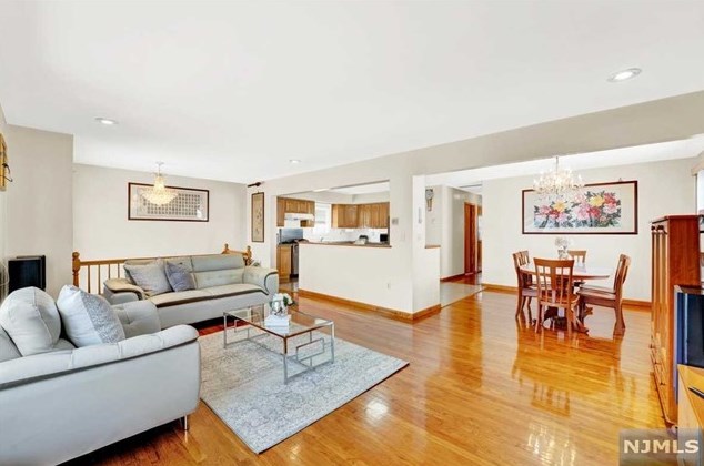 729 2nd St, Secaucus NJ  07094-3131 exterior