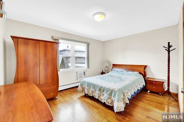 729 2nd St, Secaucus NJ  07094-3131 exterior