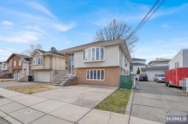 729 2nd St, Secaucus, NJ 07094