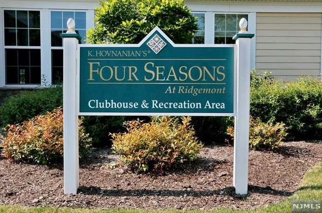 201 Four Seasons Ln, Westwood NJ  07677-7201 exterior