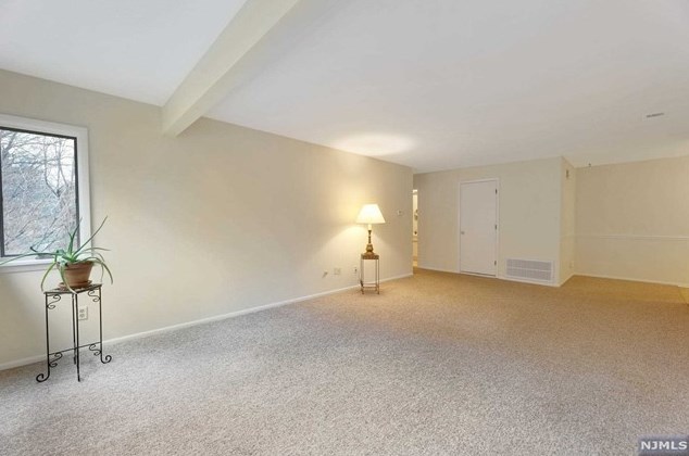 203 Indian Hollow Court, Mahwah, NJ 07430