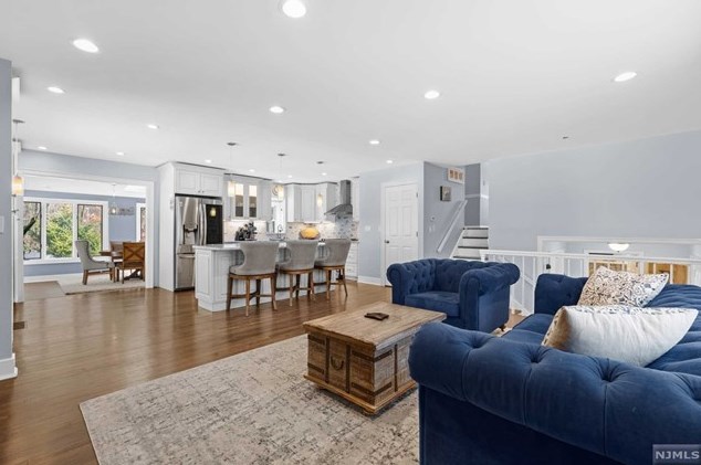 106 Iroquois Ave, Oakland, NJ 07436