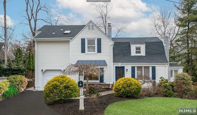 796 Ackerman St, Franklin Lakes, NJ 07417