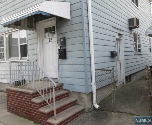 22 John St, Lodi, NJ 07644