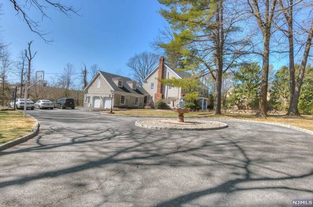 834 Ewing Ave, Franklin Lakes, NJ 07417