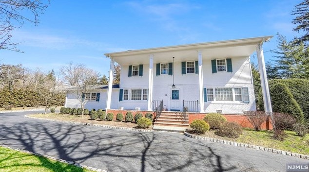 943 E Saddle River Rd, Ho Ho Kus, NJ 07423