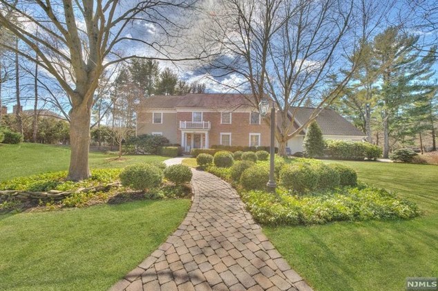 819 Sussex Rd, Franklin Lakes, NJ 07417