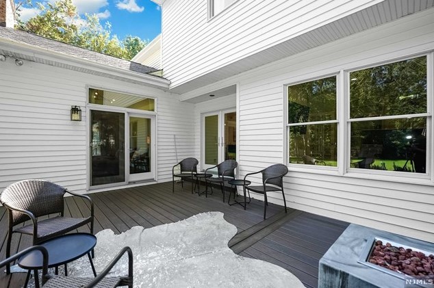 2 Buckingham Ct, Westwood NJ  07675-7067 exterior