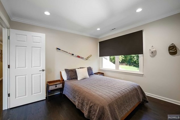 2 Buckingham Ct, Westwood NJ  07675-7067 exterior