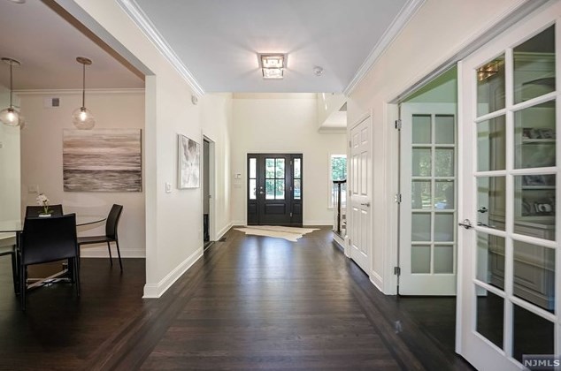 2 Buckingham Ct, Westwood NJ  07675-7067 exterior