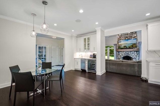 2 Buckingham Ct, Westwood NJ  07675-7067 exterior