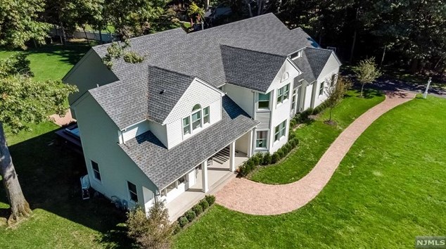 2 Buckingham Ct, Westwood, NJ 07675