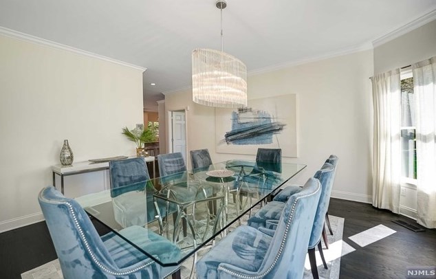 2 Buckingham Ct, Westwood NJ  07675-7067 exterior