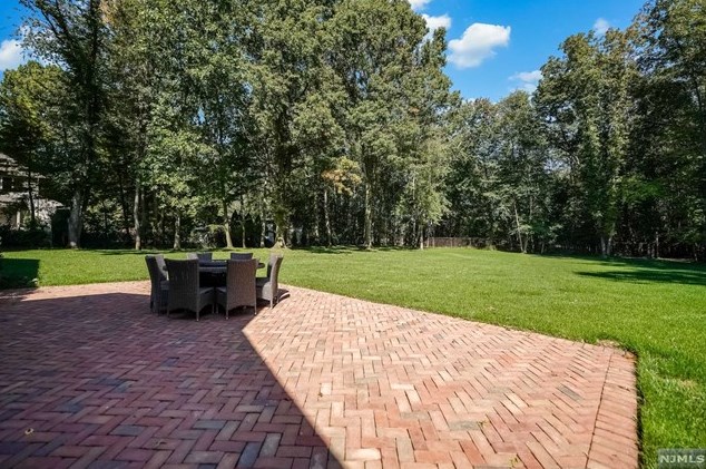 2 Buckingham Ct, Westwood NJ  07675-7067 exterior