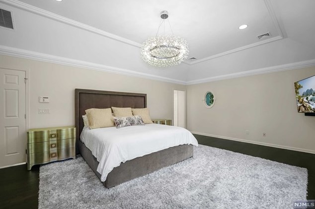 2 Buckingham Ct, Westwood NJ  07675-7067 exterior