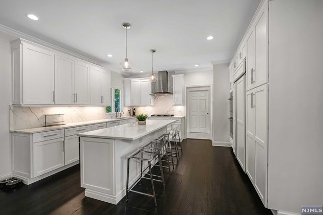2 Buckingham Ct, Westwood NJ  07675-7067 exterior