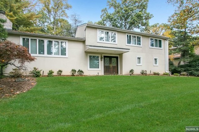 383 Faletti Cir, Westwood, NJ 07675