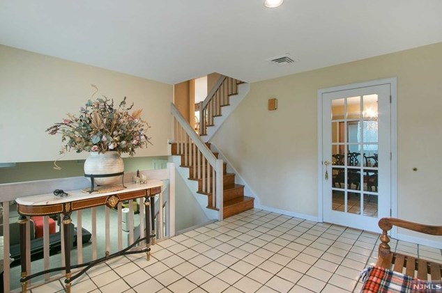 383 Faletti Cir, Westwood NJ  07675-6036 exterior