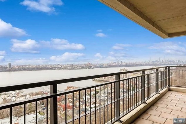 4 Horizon Rd #1202, West Fort Lee, NJ 07024