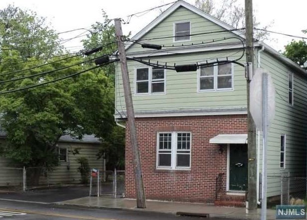 16 John St, Lodi, NJ 07644-2414