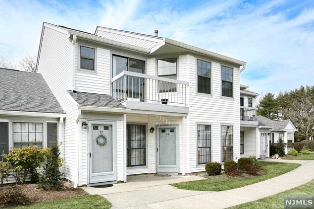 77 Konight Ct, Mahwah, NJ 07430