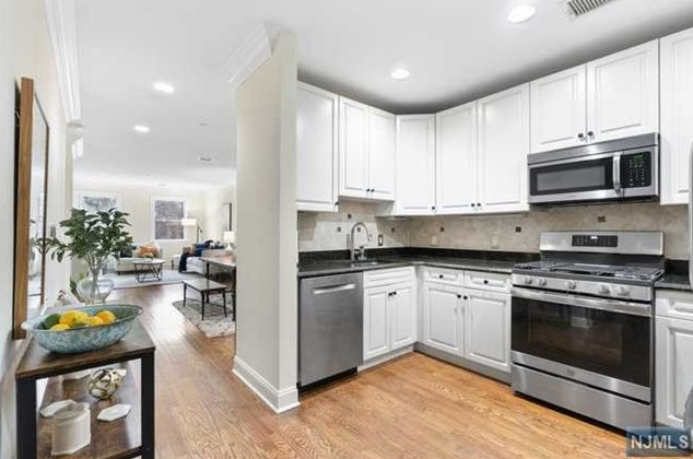 180 Edgewater Rd #2g, Cliffside Park, NJ 07010