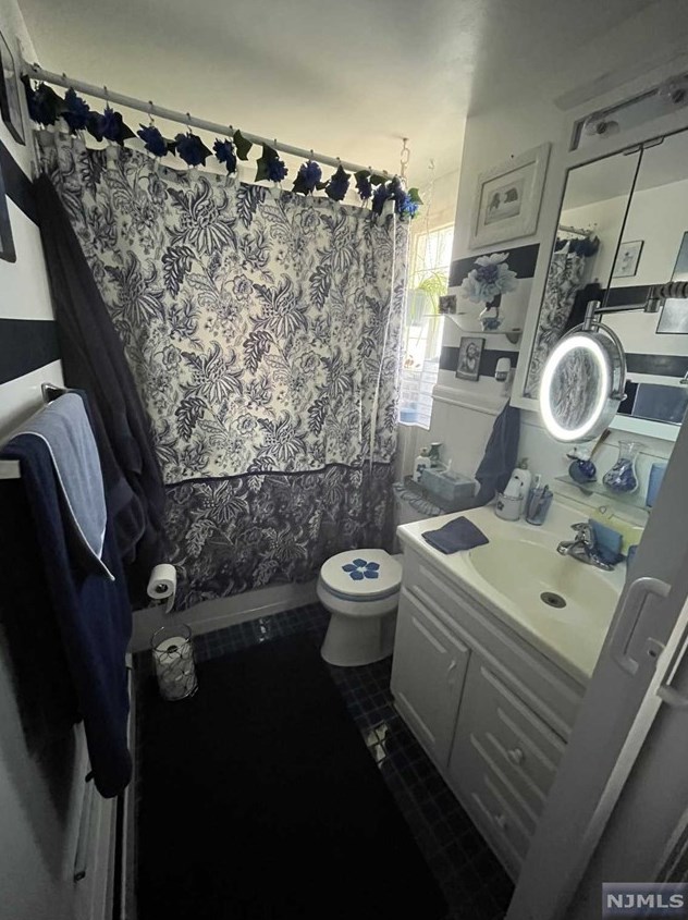 240 Prospect Ave, Bergenfield NJ  07621-1226 exterior