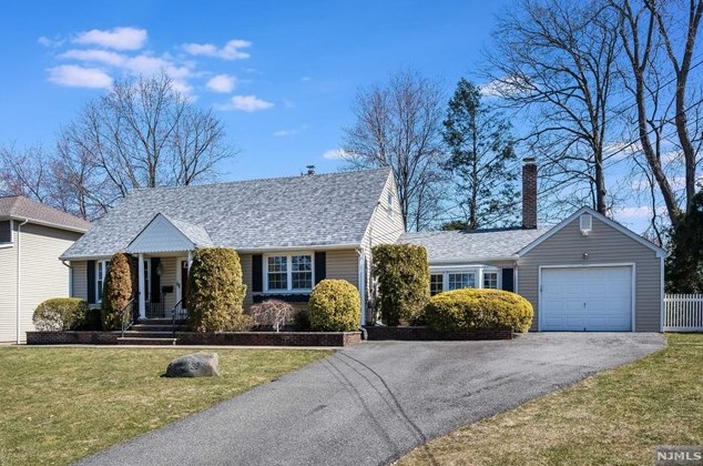 39 Gibson Pl, Ridgewood, NJ 07452