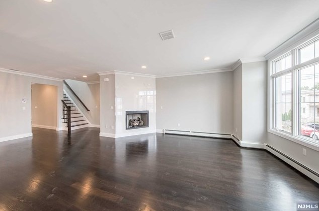 1050 Morningside Ln #a, West Fort Lee, NJ 07024