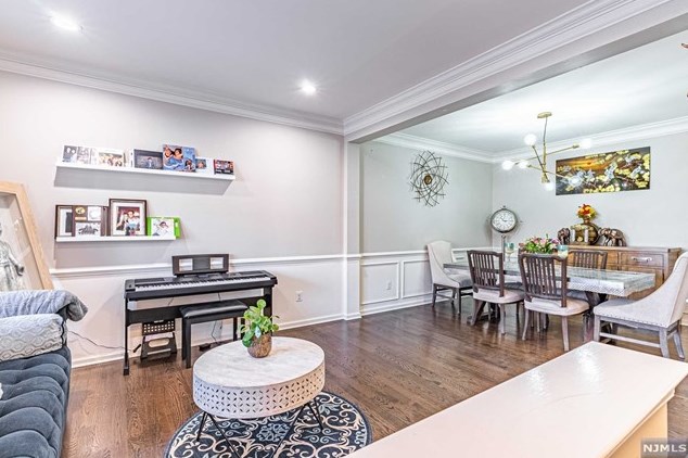 4 Hancock Ct, Basking Ridge, NJ 07920