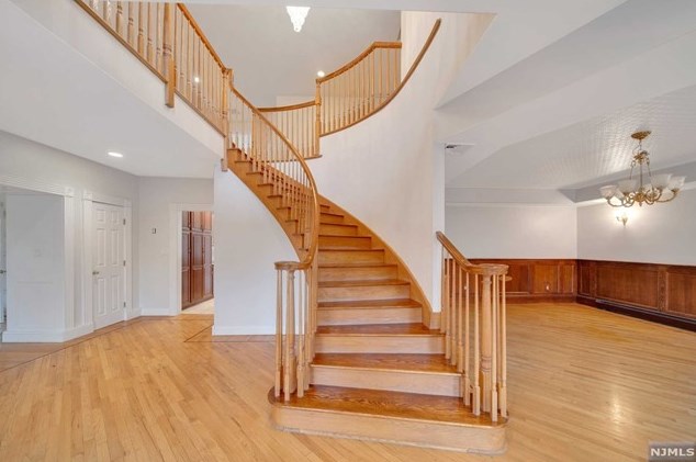 60 Brookside Dr, Upper Saddle River, NJ 07458