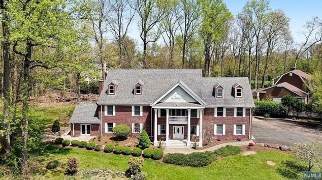 60 Brookside Dr, Upper Saddle River, NJ 07458