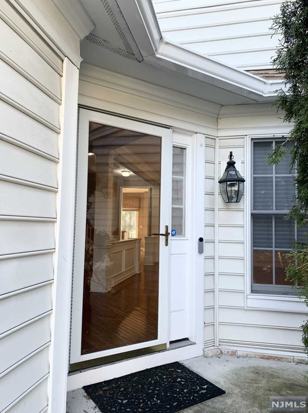 22 Thistle Dr, Paramus NJ  07652-1331 exterior