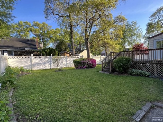 142 Van Buskirk Rd, Teaneck, NJ 07666