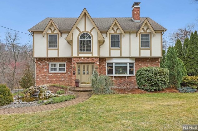 115 Hillside Dr, Bloomingdale, NJ 07403