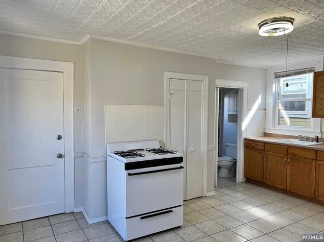112 Cross St #(2f), East Newark, NJ 07029