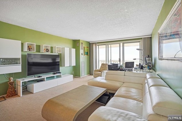 555 North Ave #19m, West Fort Lee, NJ 07024