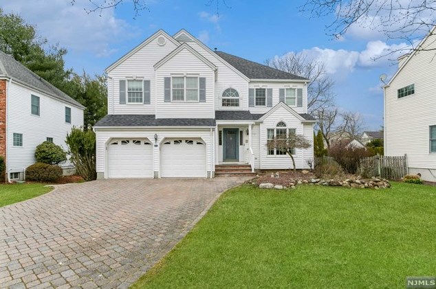 542 Alosio Dr, Westwood, NJ 07675-5579