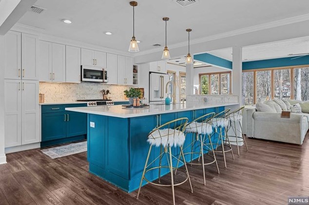 44 Rustic Dr, Waldwick NJ  07463-2417 exterior