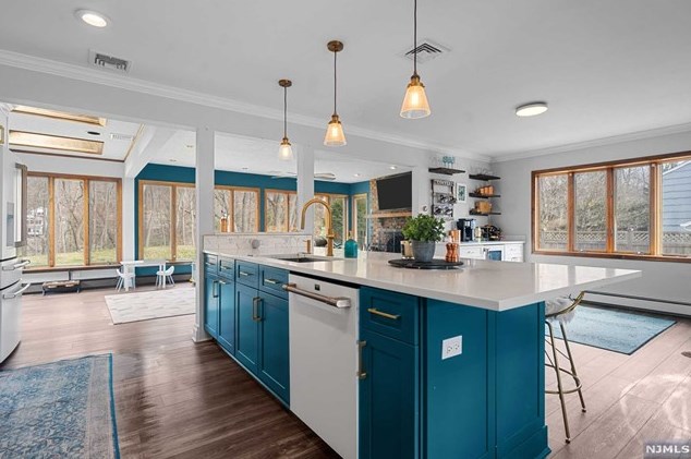 44 Rustic Dr, Waldwick NJ  07463-2417 exterior