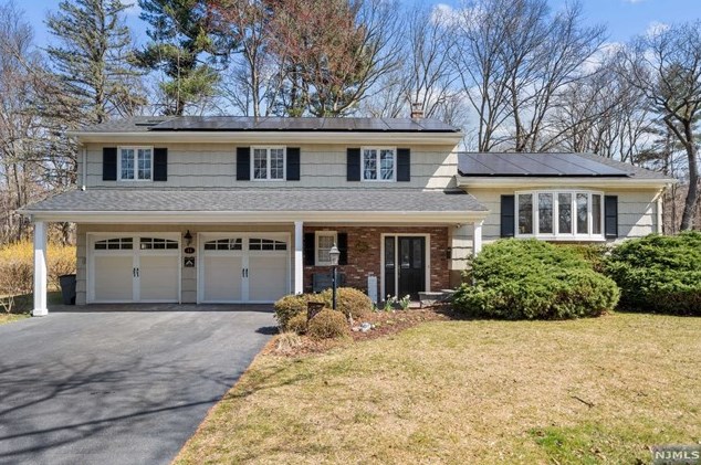 44 Rustic Dr, Waldwick NJ  07463-2417 exterior