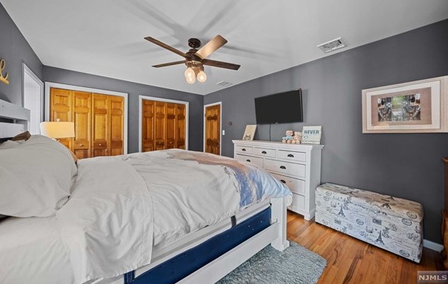 44 Rustic Dr, Waldwick NJ  07463-2417 exterior