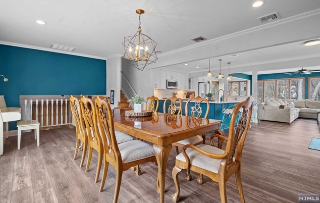 44 Rustic Dr, Waldwick NJ  07463-2417 exterior